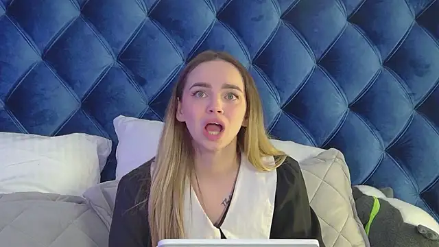 AnitaVenture: онлайн-секс-чат