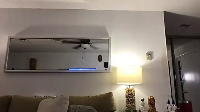 9VOLTT's Live XXX Chat