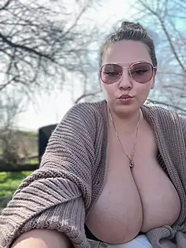 RinaBOOBS90j's Live XXX Chat