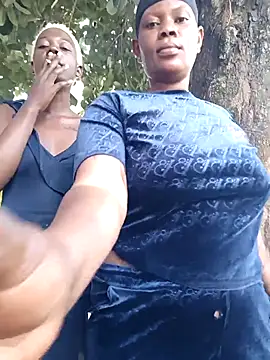 Broan_me: διαδικτυακό σόου στην κάμερα