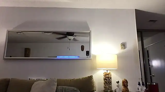 9VOLTT: απευθείας συνομιλία ΧΧΧ