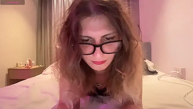 AlicePinkhead: вебкам-шоу