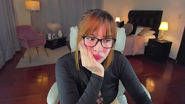 karla_hill_28: απευθείας συνομιλία ΧΧΧ