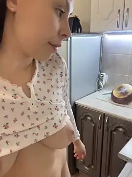 ChloeBrut 即時 XXX 聊天