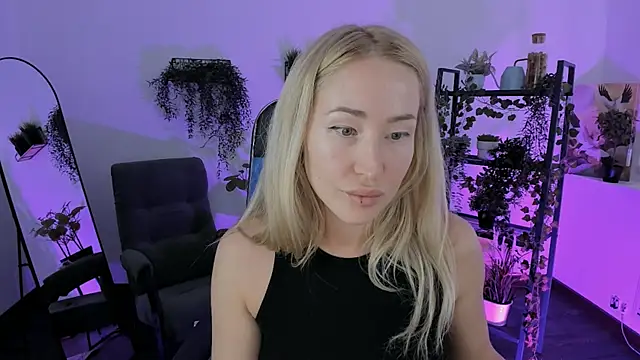 AstraMonroe élő XXX-chatje