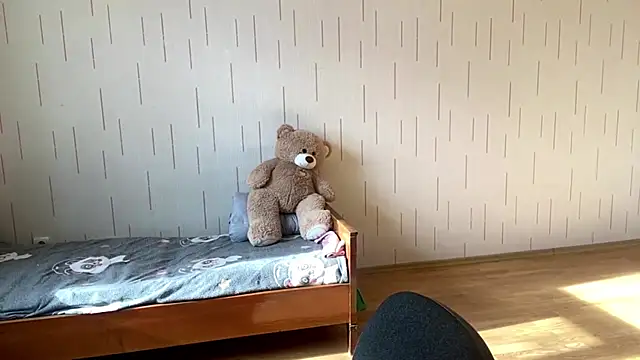 YourMiIa: онлайн-секс-чат