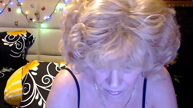 HappyWomanOn Webcam Show