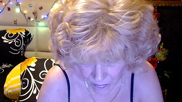 HappyWomanOn's Webcam Show