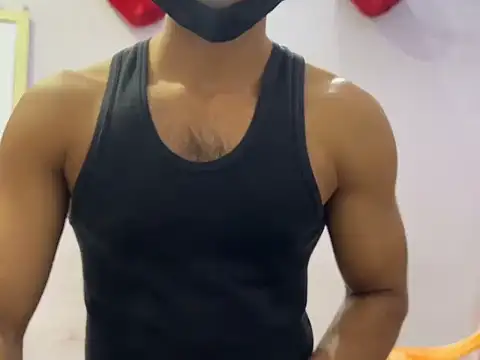 Show modela OooYessboyy na web-kameri