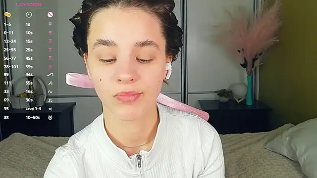 Chat XXX en directo de JinnyMcie