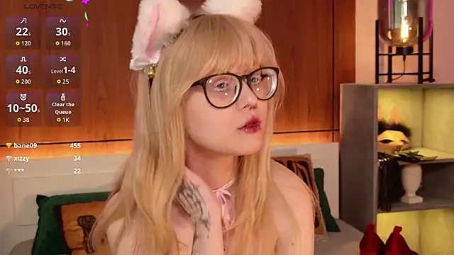 MoliQinn Live XXX chat