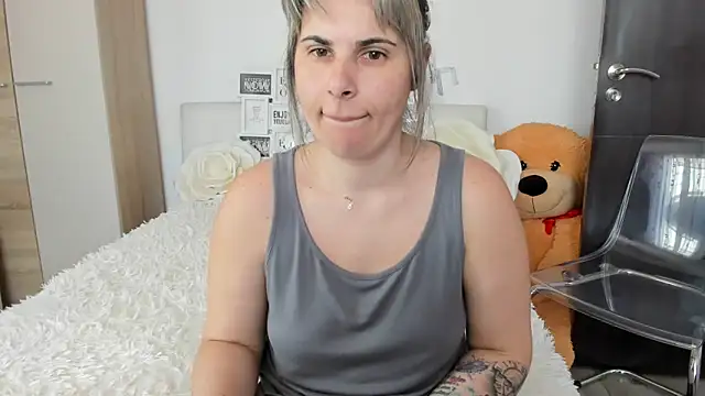 sweetemy4u's Live XXX Chat