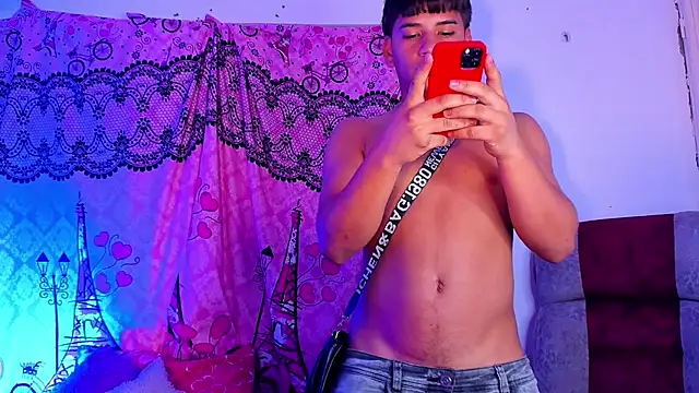 XXX chat uživo modela Aless_bigg