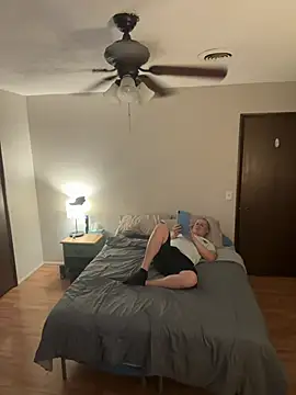 Show modela T-MarriedAndMessy-K na web-kameri