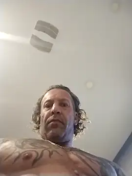 AceticPinscher 即時 XXX 聊天