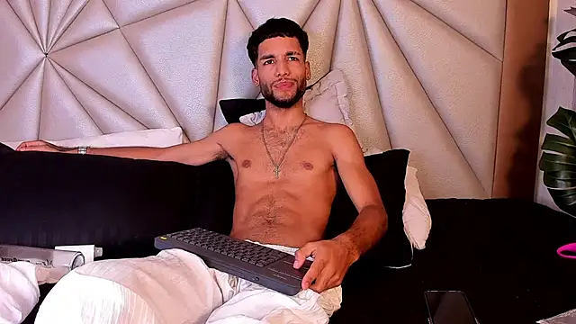 Show modela Thiagoferreti na web-kameri