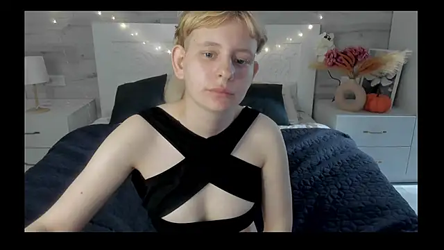 Онлайн чат XXX EloraBlu