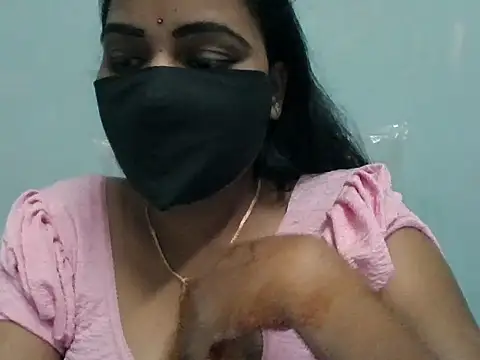 Rathi-priyaa Chat XXX in diretta