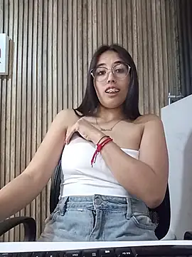 Valk_submissive's Live XXX Chat