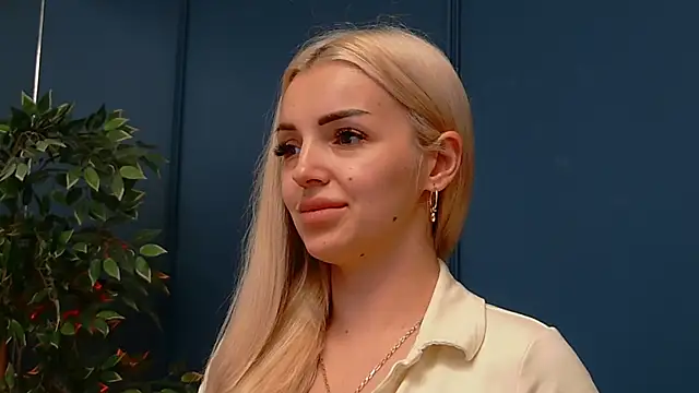 XXX chat uživo modela DeeaVIP