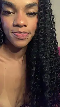 Chat +18 de Cammgirlmii ao vivo