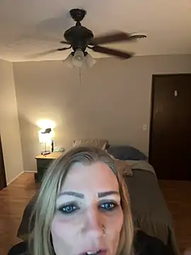 T-MarriedAndMessy-K's Webcam Show