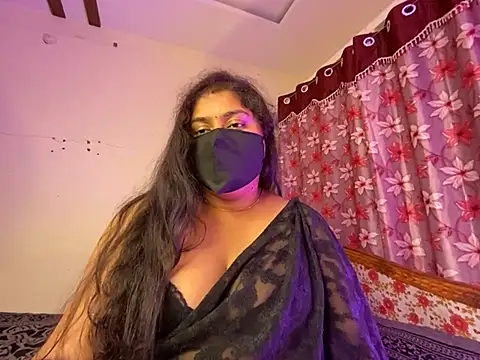 LouleyRanii Adlı Modelin Canlı XXX Sohbeti