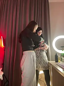 FlexboxDoll: онлайн-секс-чат