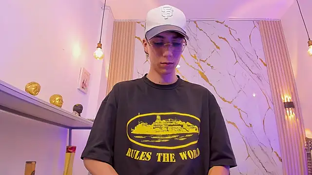 Nikolay_Gregori: διαδικτυακό σόου στην κάμερα