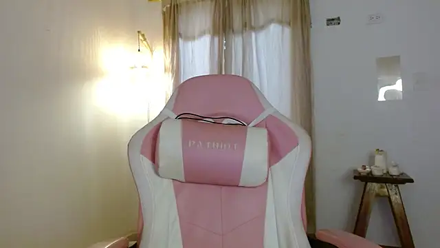 Онлайн чат XXX DreamsAnna