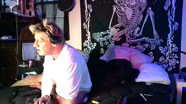 whitehole4bbc252's Webcam Show