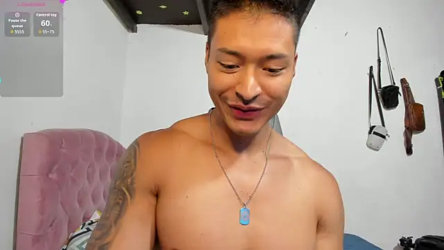 abu_dhabi_21: διαδικτυακό σόου στην κάμερα