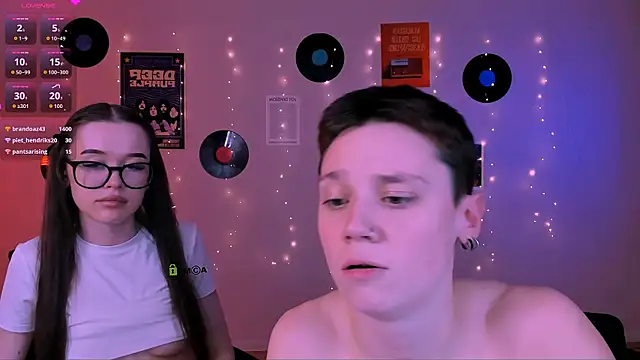 Онлайн чат XXX emi_fade