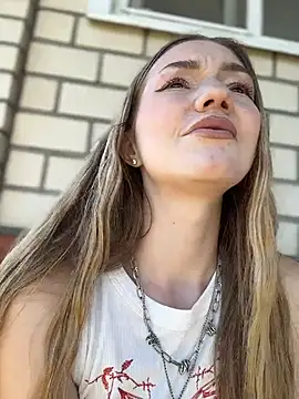 Chat XXX en directo de MilaMoone