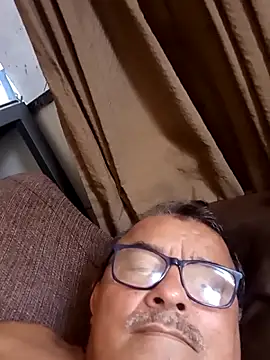 Misterymem63 Show in webcam