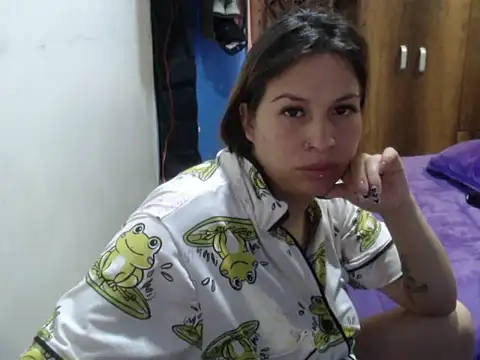 layanafuckass Adlı Modelin Canlı XXX Sohbeti