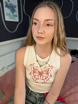 MilaMooneのライブXXXチャット