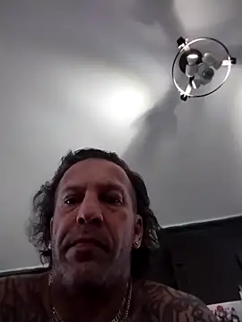 AceticPinscher Chat XXX in diretta