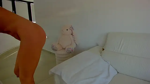 bellahot77 Live XXX Chat