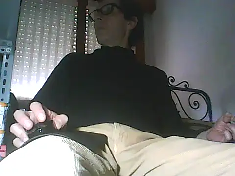 Moro_ra Show in webcam