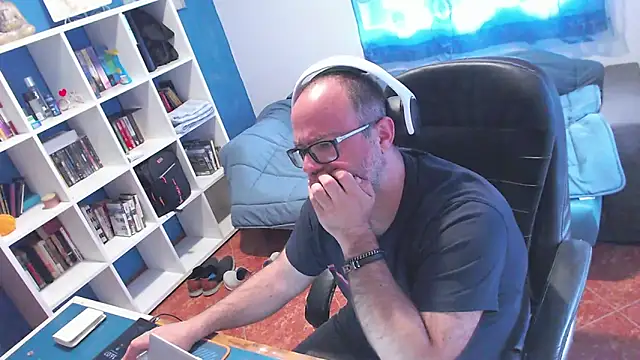 ravingr4d4 在線直播表演