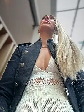 adya-aly Chat XXX in diretta