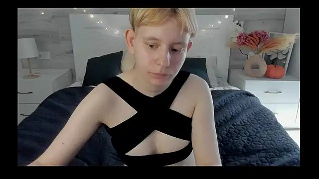 Онлайн чат XXX EloraBlu