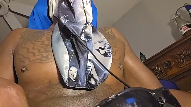 dominatingblacklove's Webcam Show