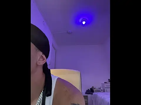 TitanNoir Show in webcam