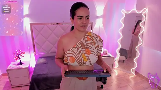 Rosalind_tay's Live XXX Chat