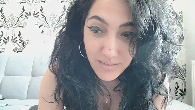 CharmingLadyMira – Live XXX-chat