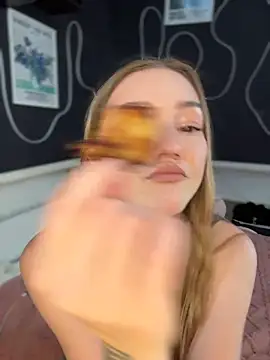 دردشة MilaMoone الجنسية المباشرة