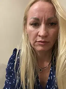 kira_saningのライブXXXチャット