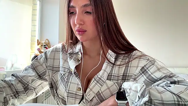 Pertunjukan Kamera Web AlvinaMair